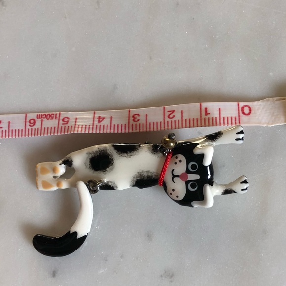 Enamel hand crafted hanging cat brooch with swinging tail! 🐈⬛ - Picture 2 of 4